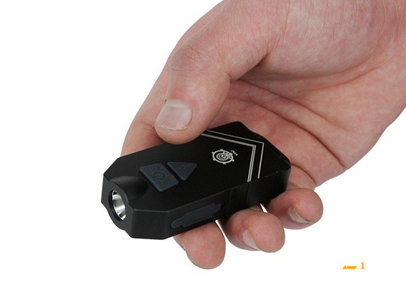 SGN7预警多功能手电筒 可令歹徒致盲的防卫装备