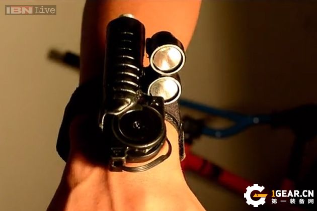 LightMan迷你手电—打破传统设计，依靠磁铁吸附的口袋手电