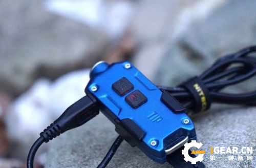 TIP2017 CRI多功能手电筒 可挂可夹的极小户外装备