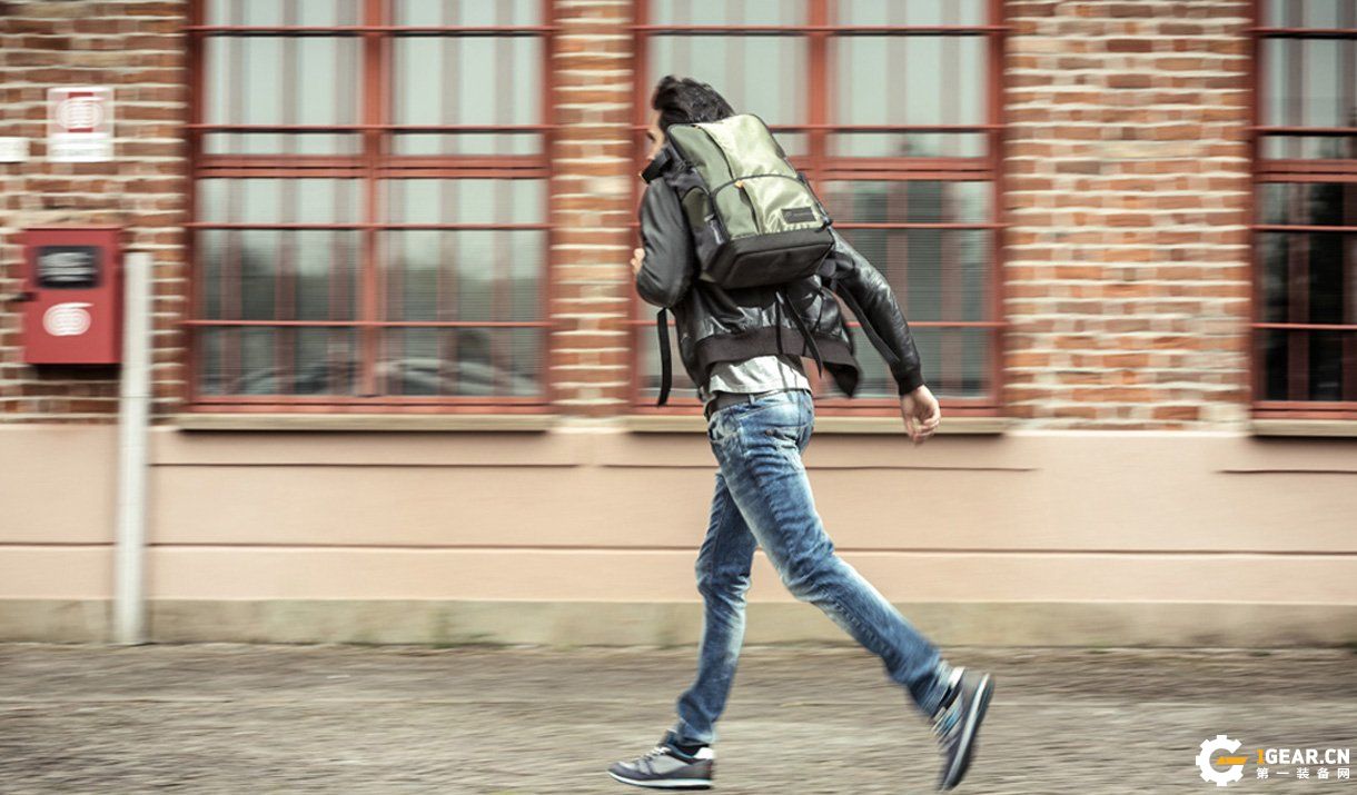 MANFROTTO街头玩家背包 这是一款摄影专用的户外装备